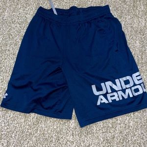 Men’s under armor shorts size Lg!!